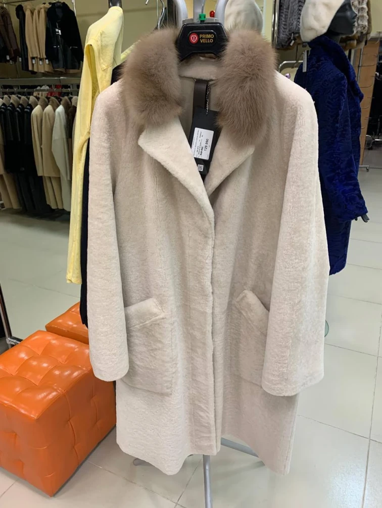 Женская дубленка свободного кроя с куницей 2070, бежевая, размер 44, артикул 65220-0