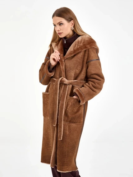 Длинная женская дубленка с капюшоном 2079, коричневая, размер 44, артикул 65120-2