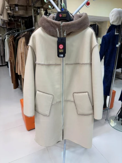 Бежевая женская дубленка с капюшоном 2077, размер 46, артикул 65110-0