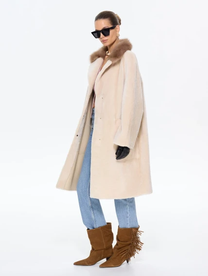 Женская дубленка свободного кроя с куницей 2070, бежевая, размер 48, артикул 65220-1