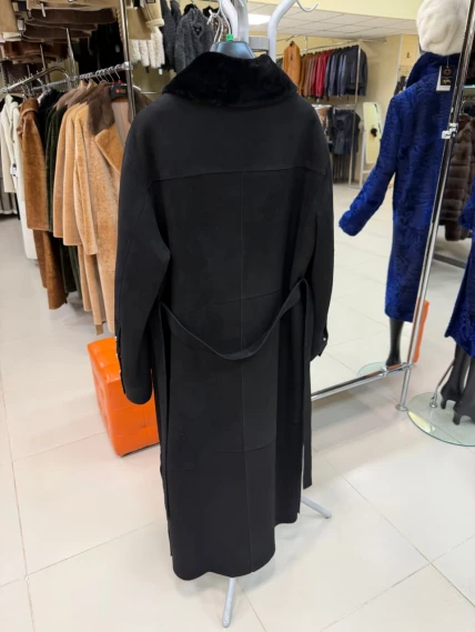 Длинная замшевая женская дубленка 2086, черная, размер 44, артикул 64980-1