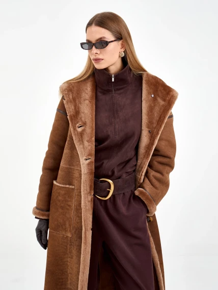 Длинная женская дубленка с капюшоном 2079, коричневая, размер 44, артикул 65120-7