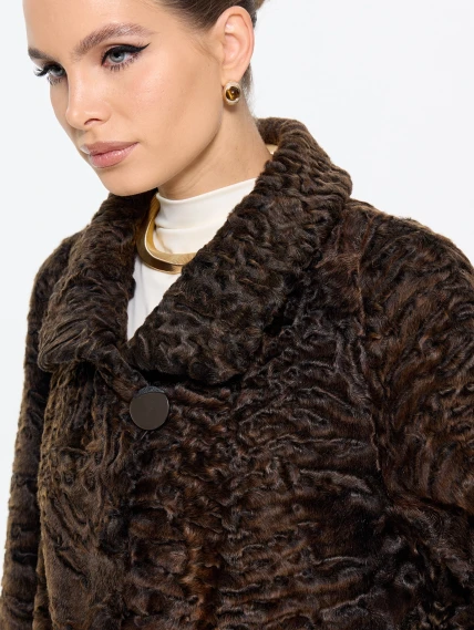 Короткая женская шуба из меха каракульчи Лиза, коричневая, размер 60, артикул 65570-3