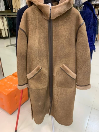 Длинная женская дубленка с капюшоном 2073-0