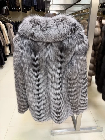 Женская короткая шуба из меха лиса Л1010-21-1