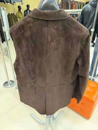 Коричневый мужской замшевый пиджак премиум класса 566з-1
