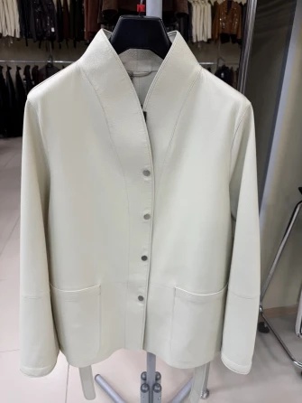 Женская белая кожаная куртка 3105-0