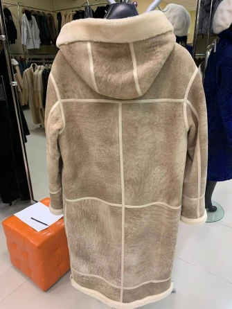 Бежевая женская дубленка с капюшоном 2061-1